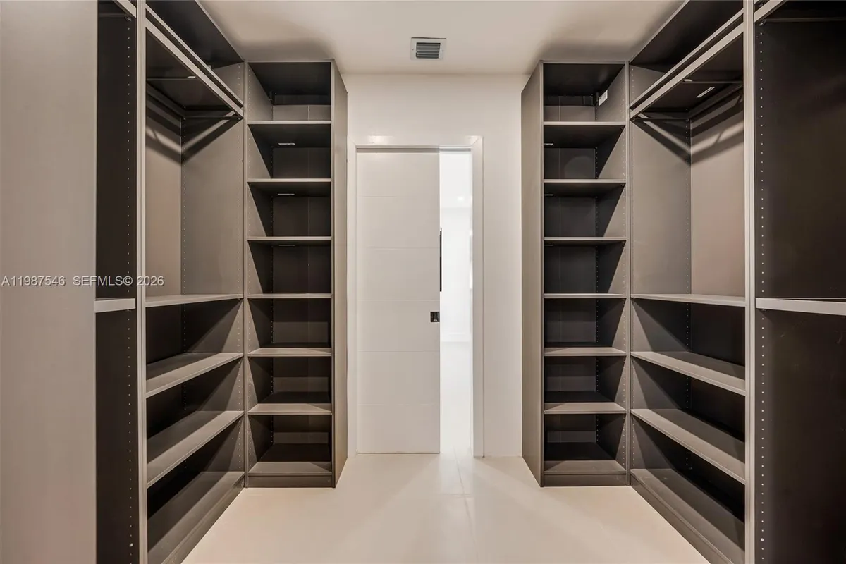 1017 NW 47th St, Miami FL 33127