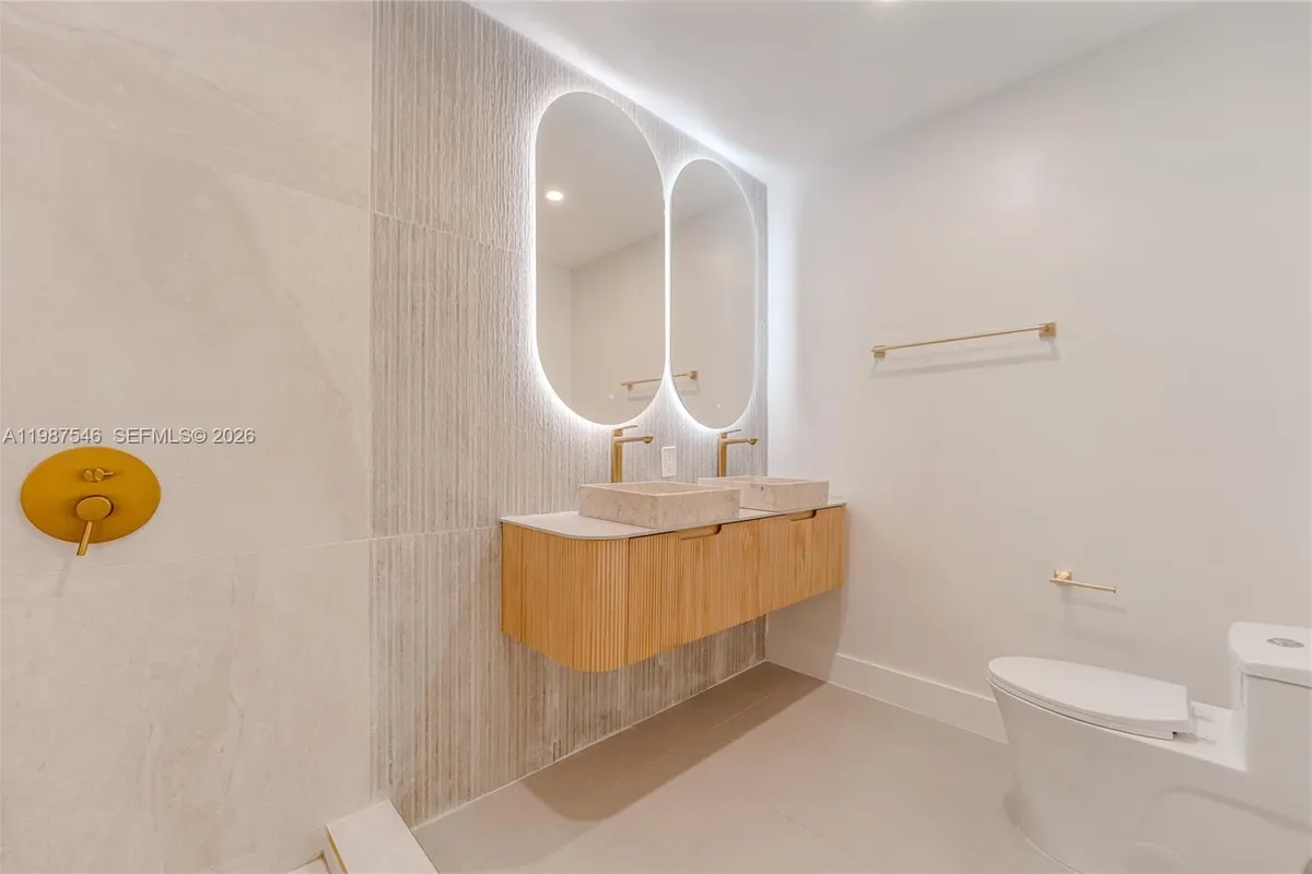 1017 NW 47th St, Miami FL 33127