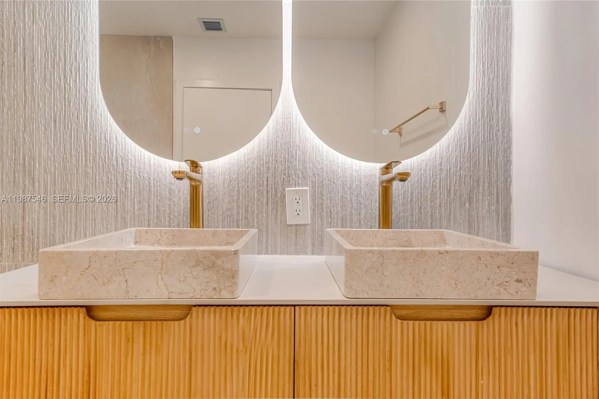 1017 NW 47th St, Miami FL 33127