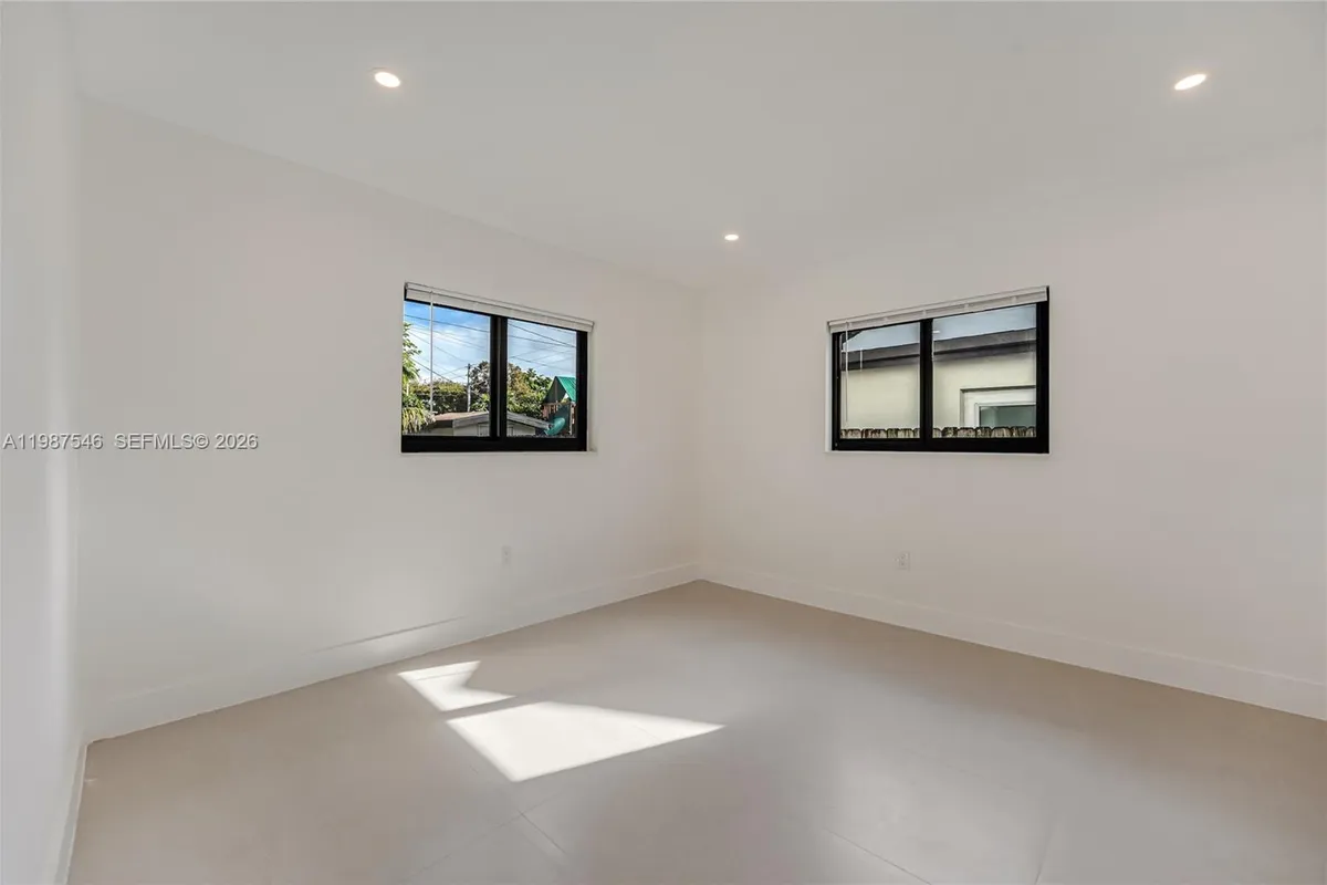 1017 NW 47th St, Miami FL 33127