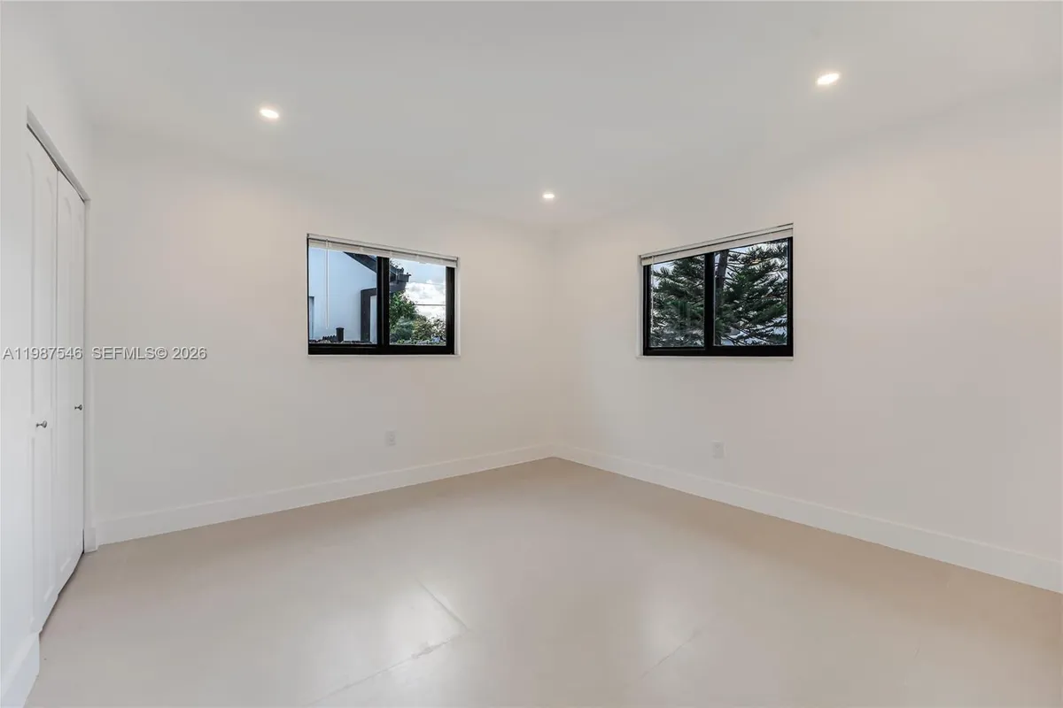 1017 NW 47th St, Miami FL 33127