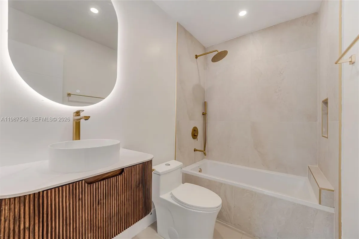 1017 NW 47th St, Miami FL 33127