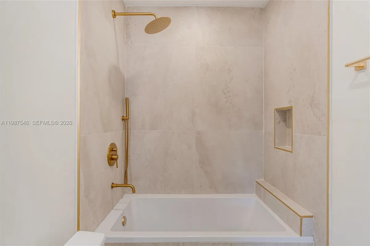 1017 NW 47th St, Miami FL 33127