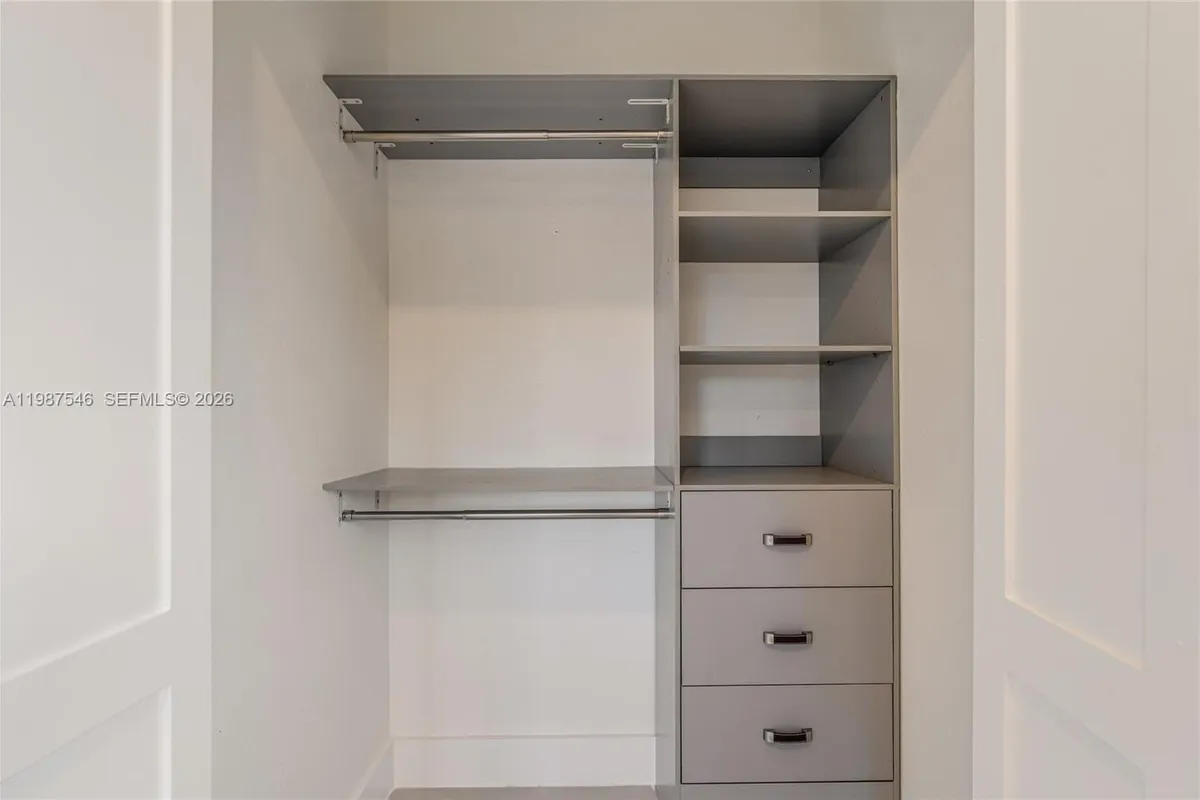 1017 NW 47th St, Miami FL 33127