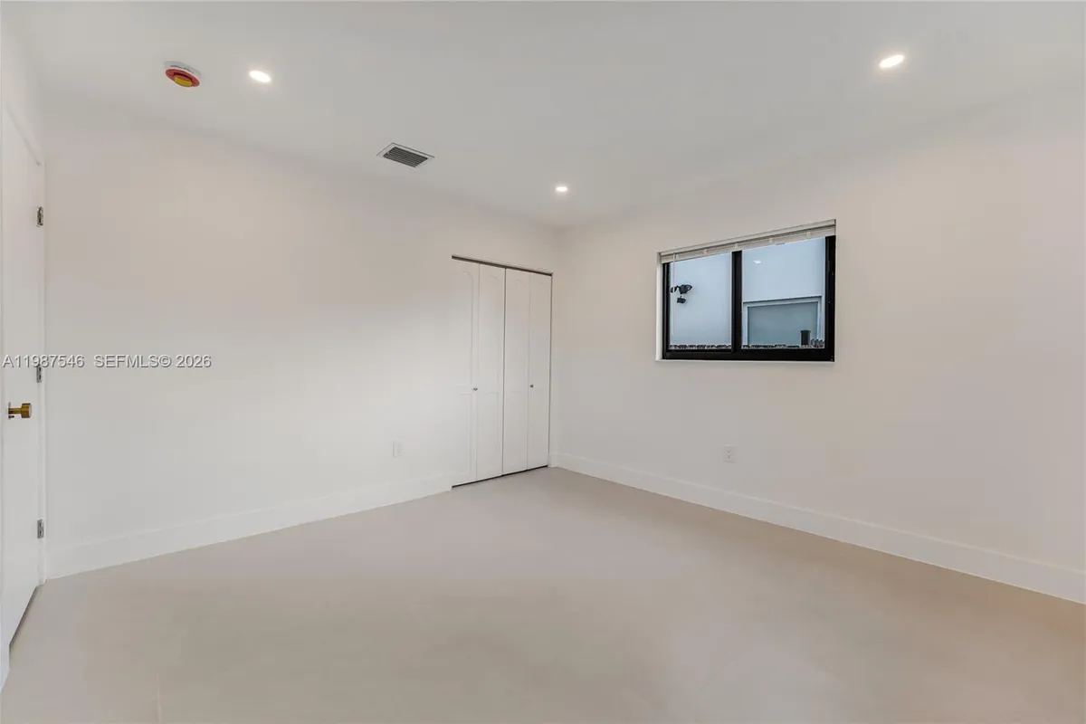 1017 NW 47th St, Miami FL 33127