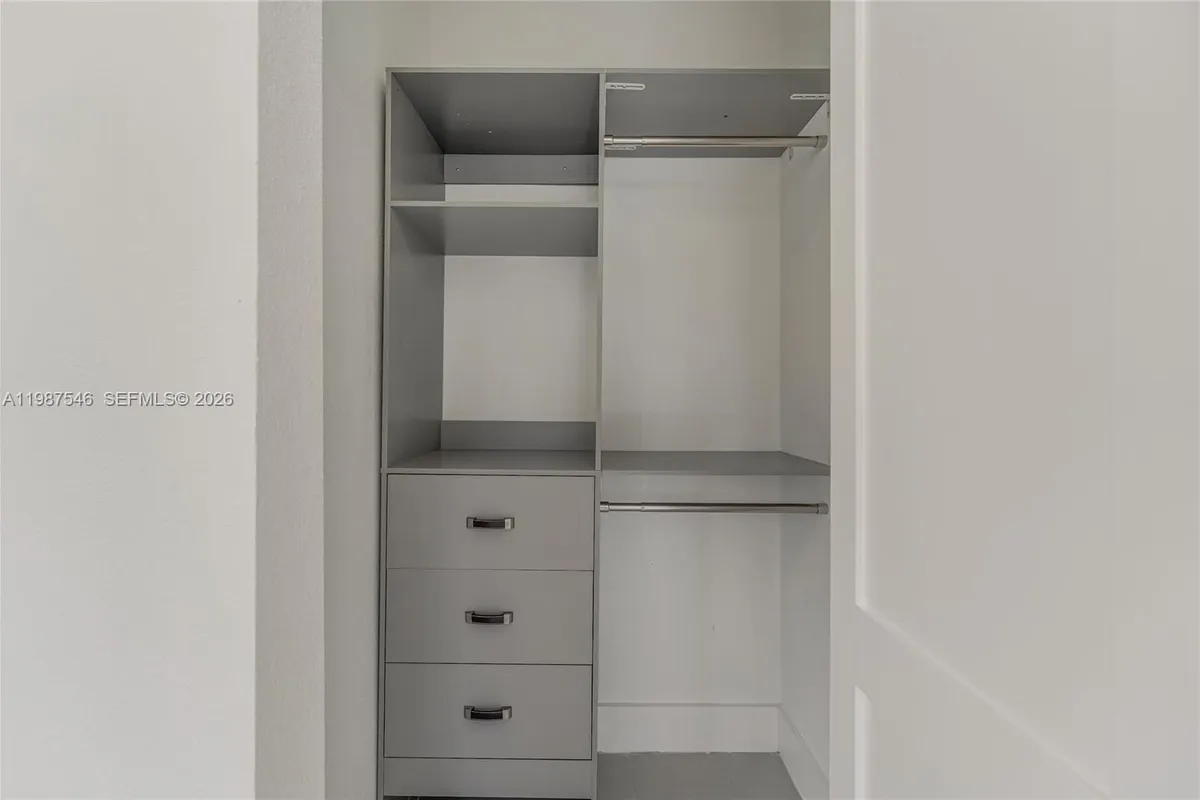 1017 NW 47th St, Miami FL 33127