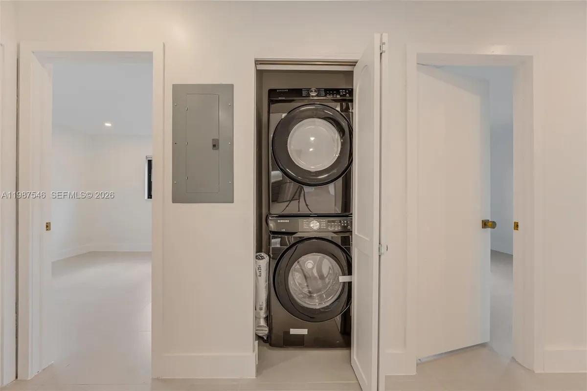 1017 NW 47th St, Miami FL 33127