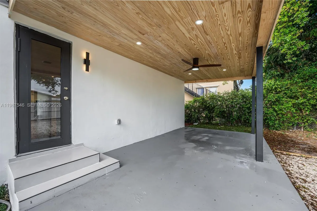 1017 NW 47th St, Miami FL 33127