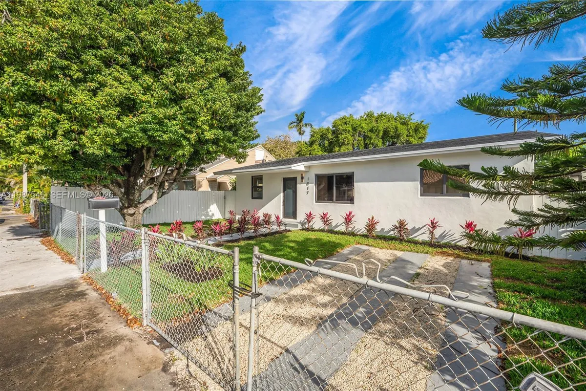 1017 NW 47th St, Miami FL 33127