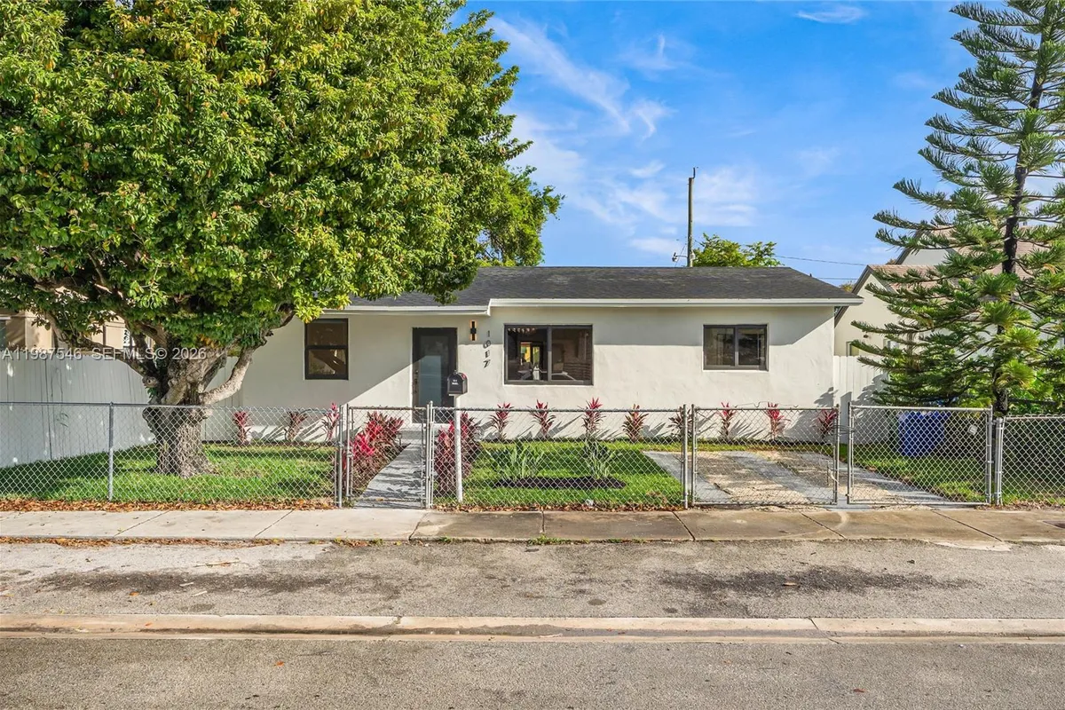 1017 NW 47th St, Miami FL 33127