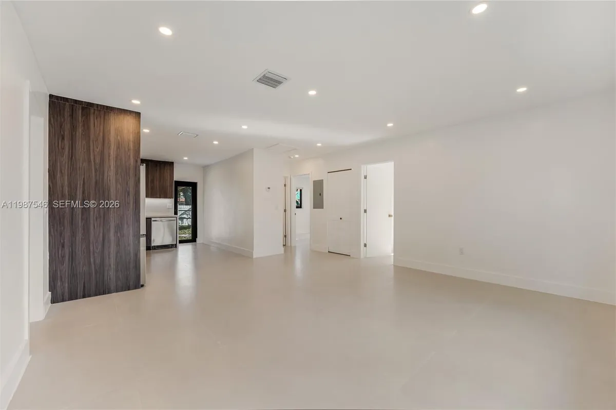 1017 NW 47th St, Miami FL 33127