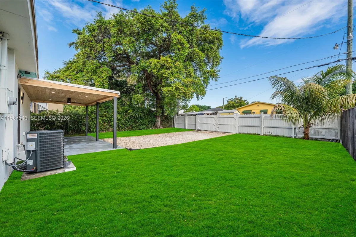 1017 NW 47th St, Miami FL 33127