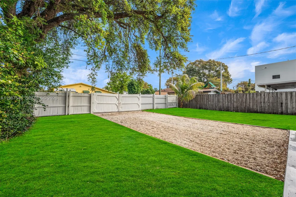 1017 NW 47th St, Miami FL 33127