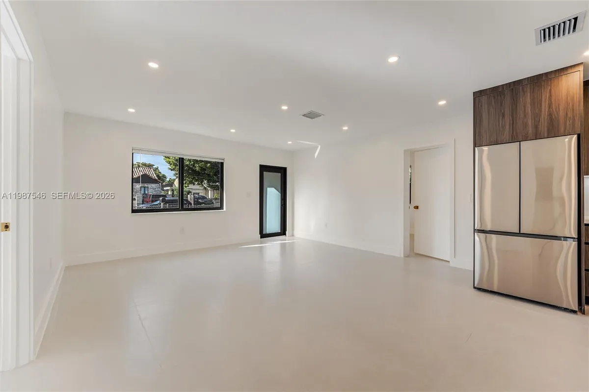 1017 NW 47th St, Miami FL 33127