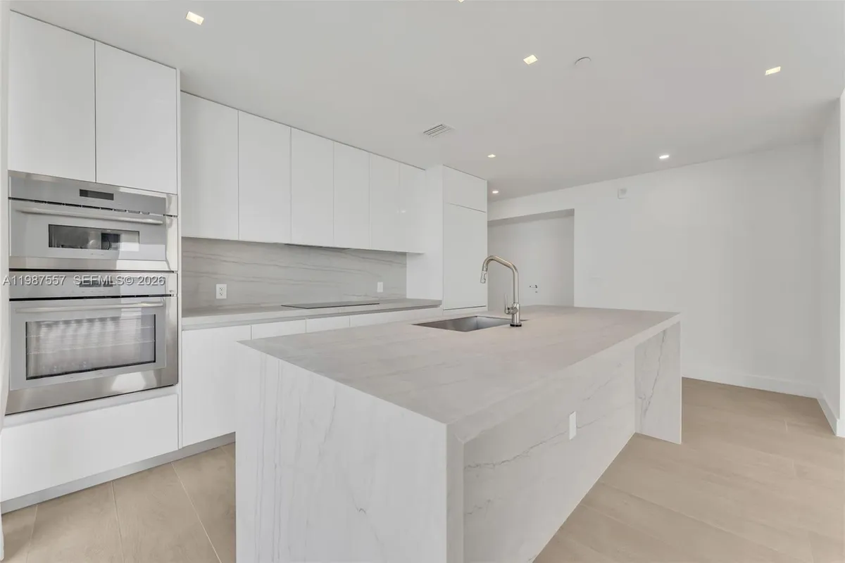 700 NE 24th st # 1207, Miami FL 33137