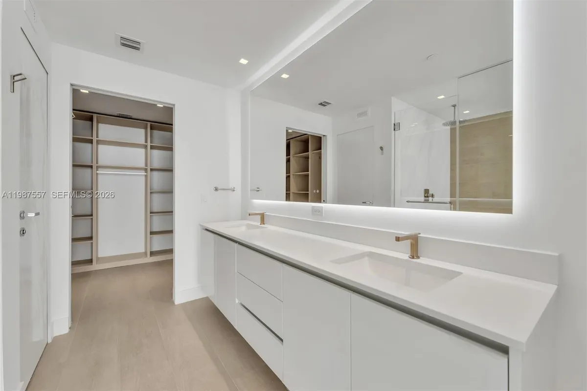 700 NE 24th st # 1207, Miami FL 33137