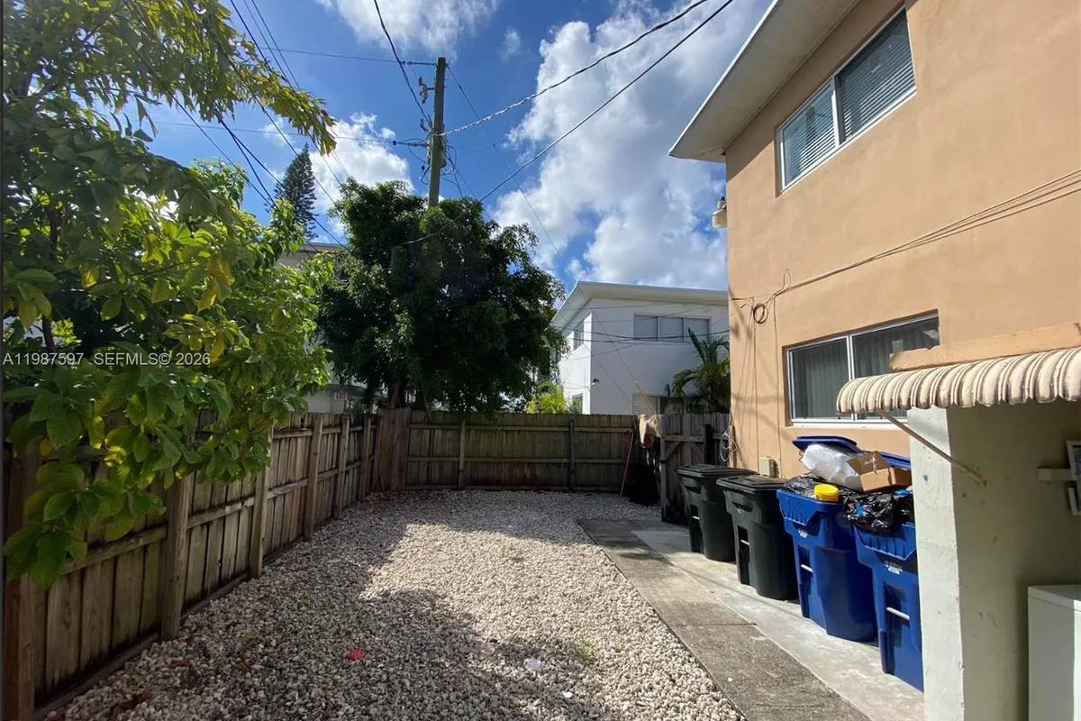 8125 Hawthorne Ave # 1, Miami Beach FL 33141