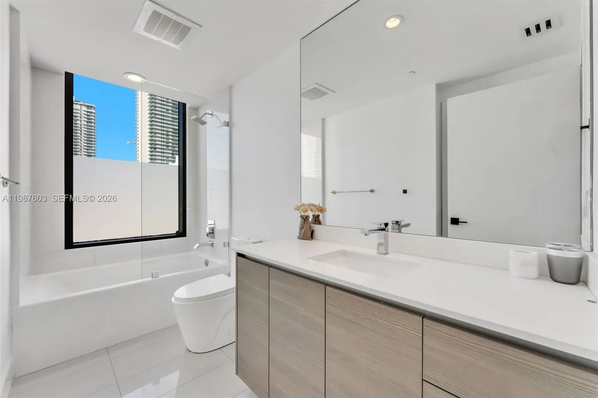 460 NE 28th St # 1601, Miami FL 33137