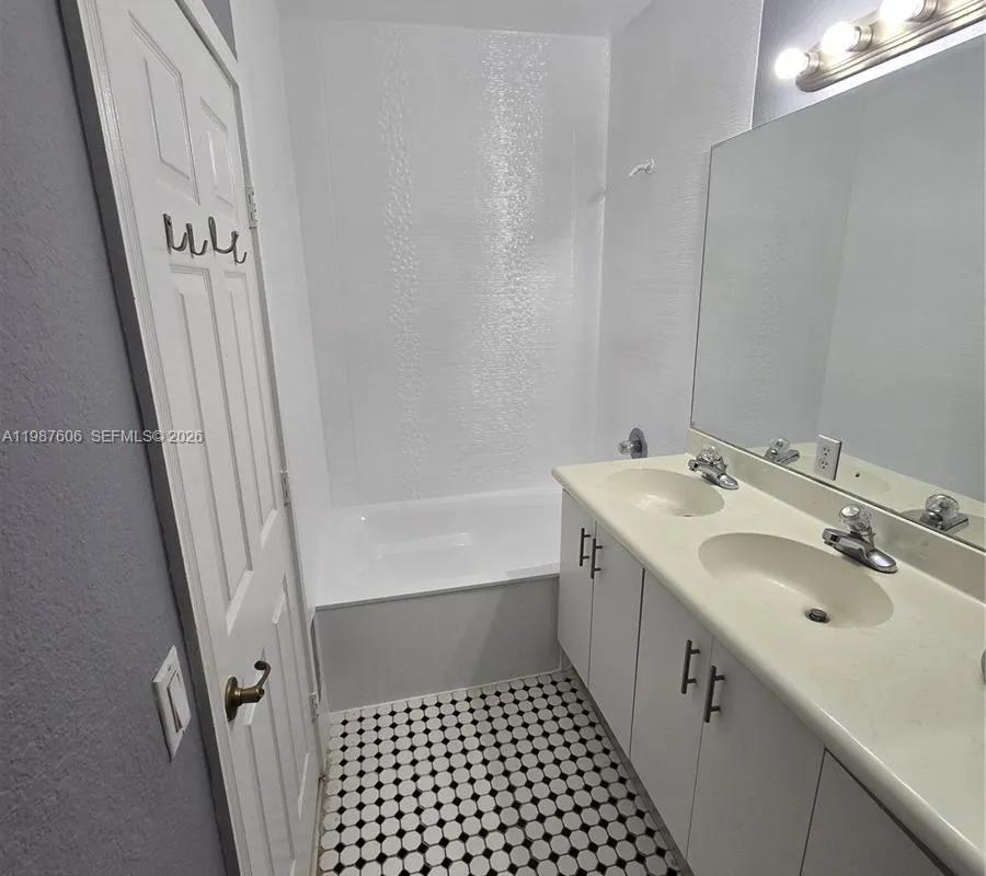 5630 NW 107th Ave # 1605, Doral FL 33178