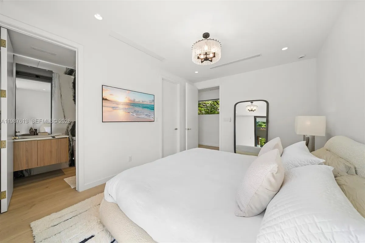 4041 S Le Jeune Rd, Miami FL 33146