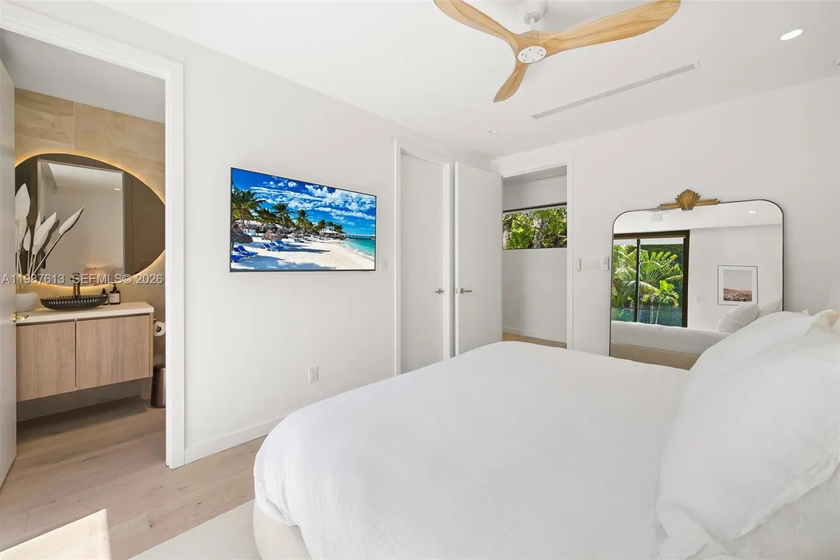 4041 S Le Jeune Rd, Miami FL 33146