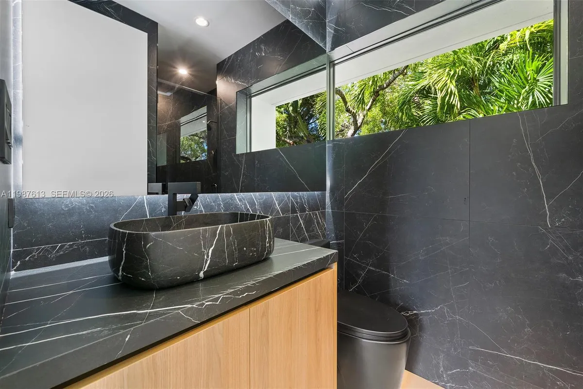 4041 S Le Jeune Rd, Miami FL 33146