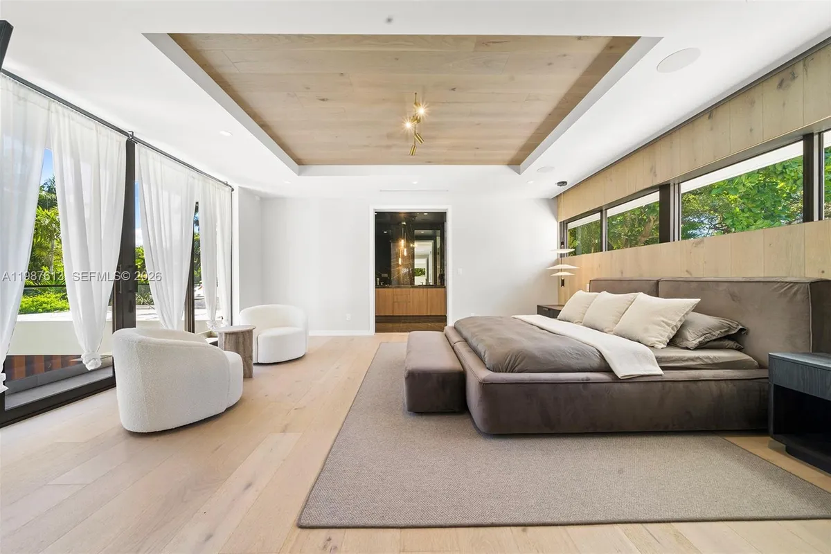 4041 S Le Jeune Rd, Miami FL 33146