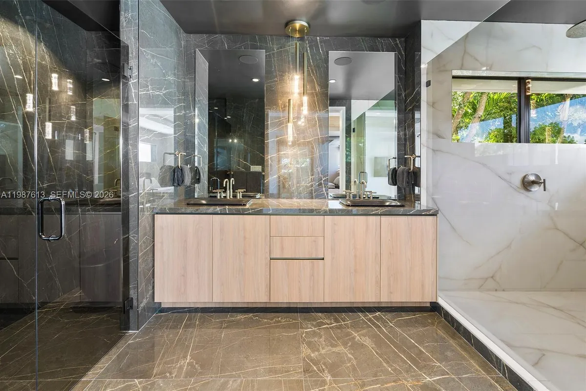 4041 S Le Jeune Rd, Miami FL 33146