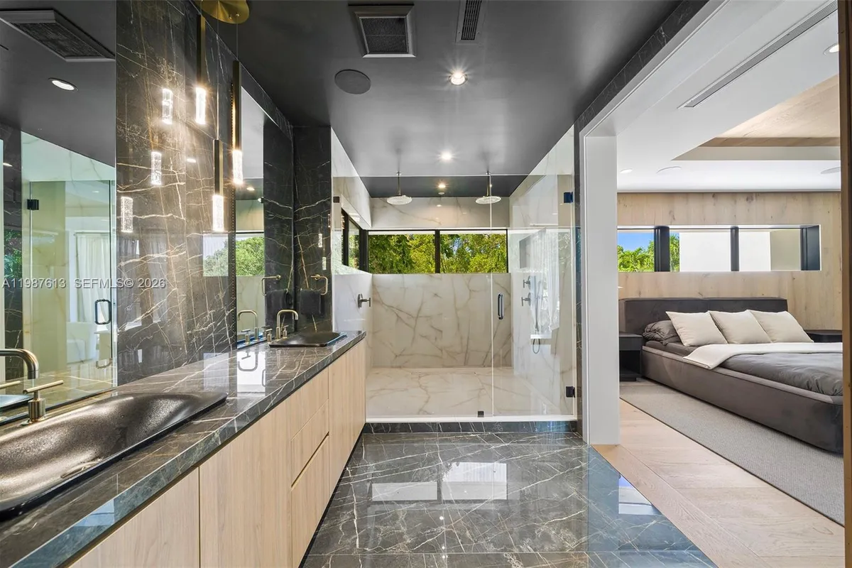 4041 S Le Jeune Rd, Miami FL 33146