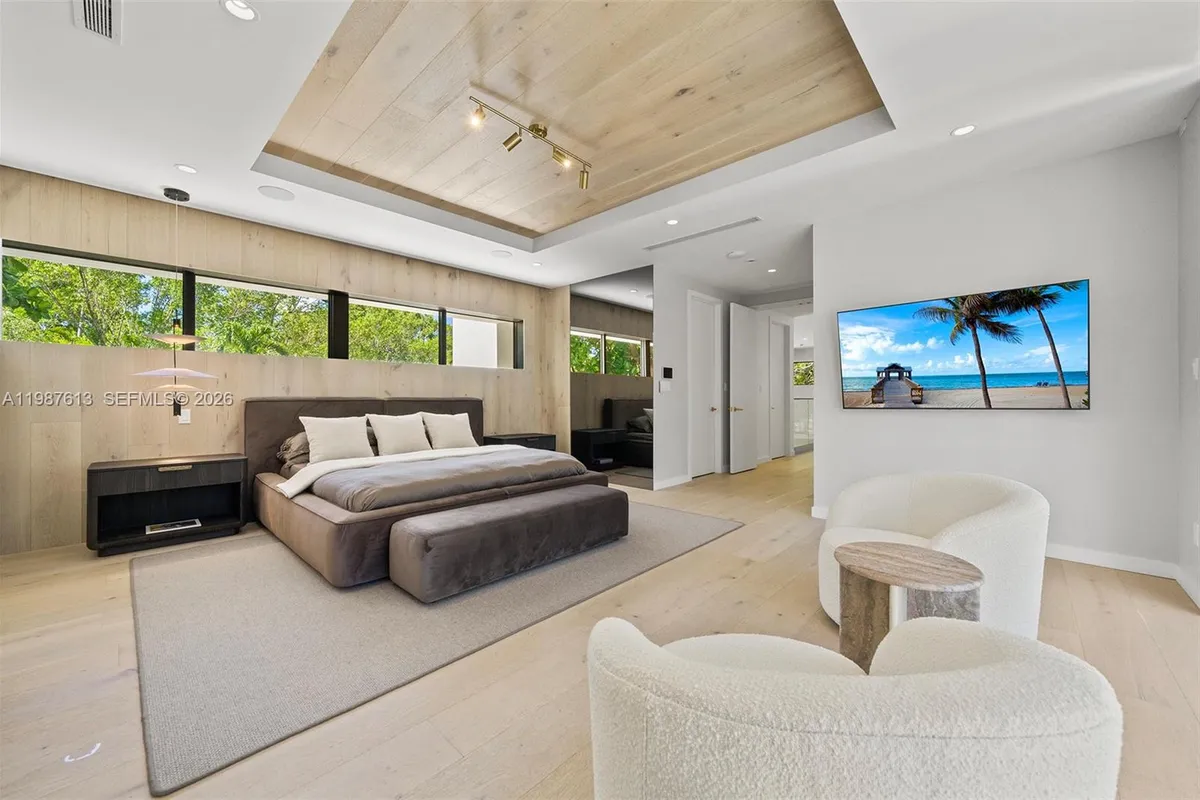 4041 S Le Jeune Rd, Miami FL 33146