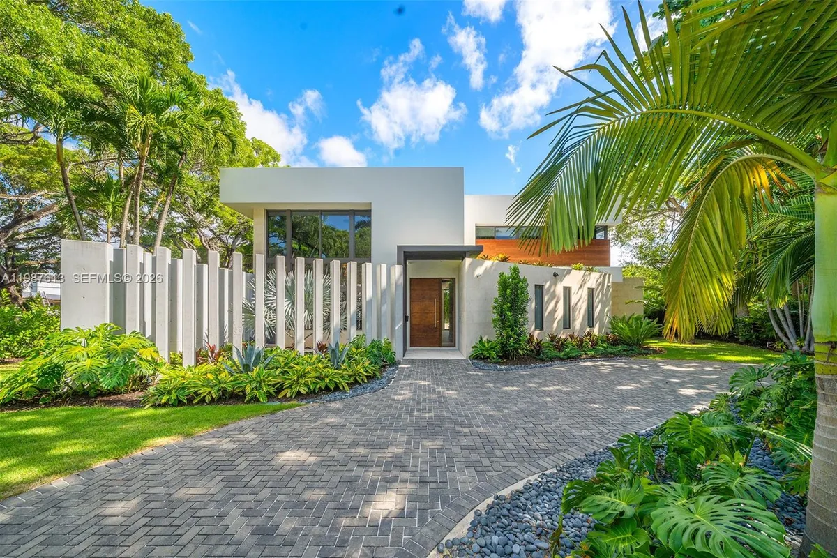 4041 S Le Jeune Rd, Miami FL 33146