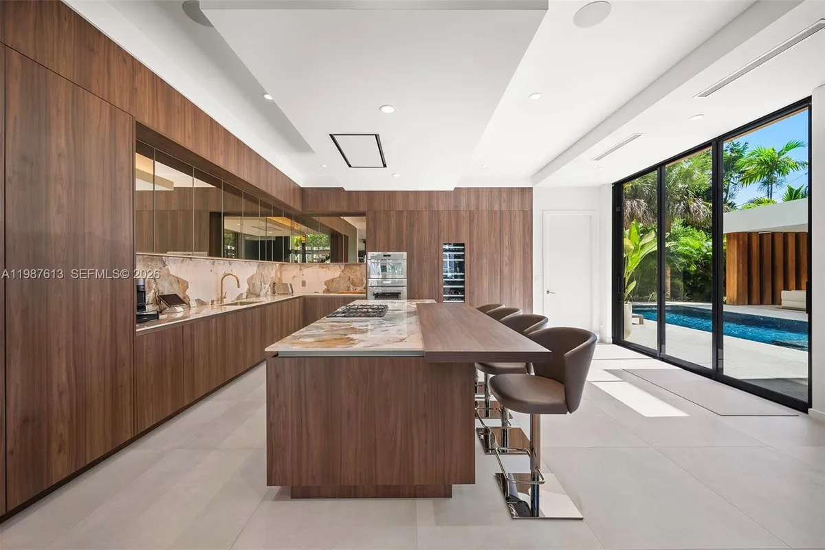 4041 S Le Jeune Rd, Miami FL 33146