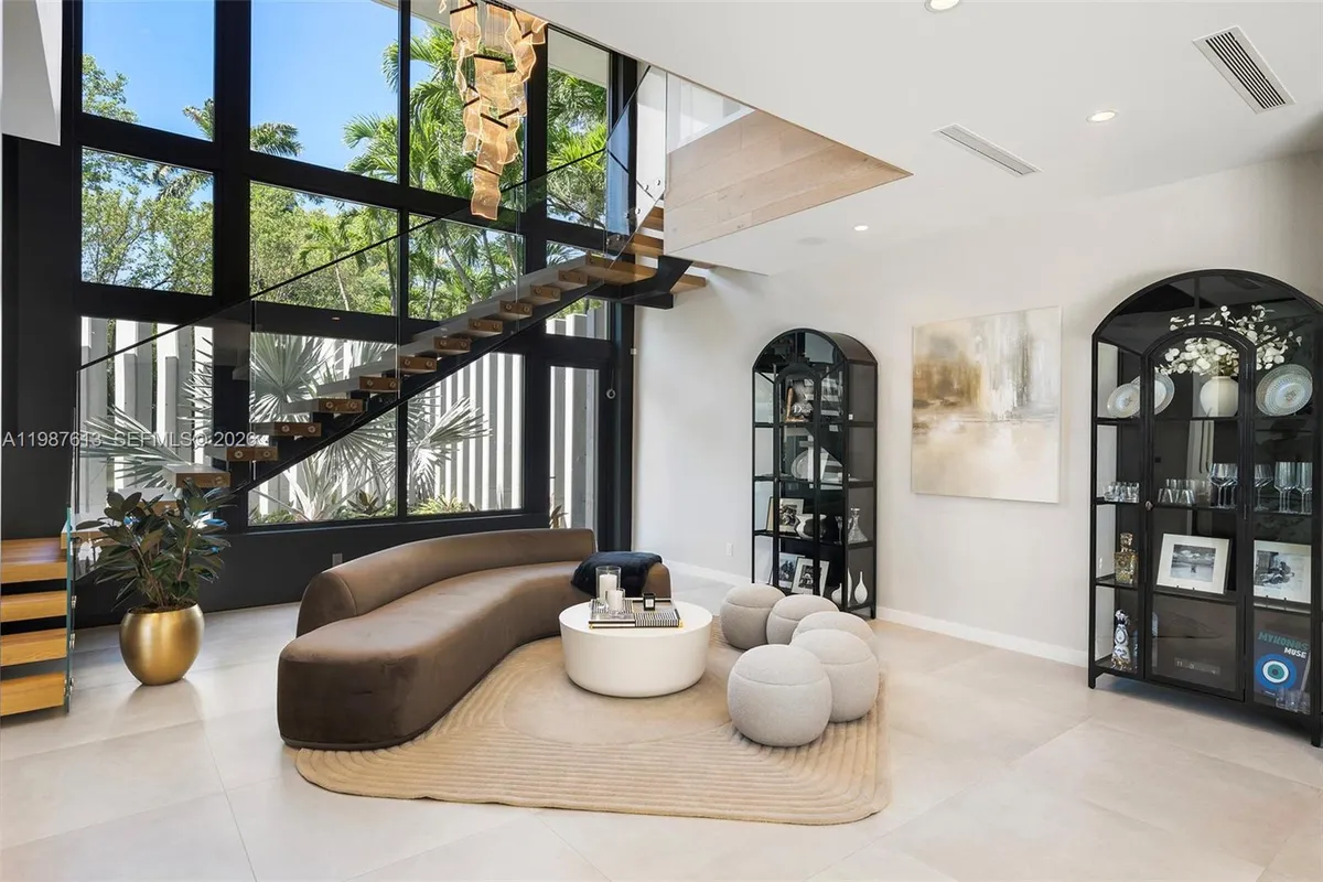 4041 S Le Jeune Rd, Miami FL 33146