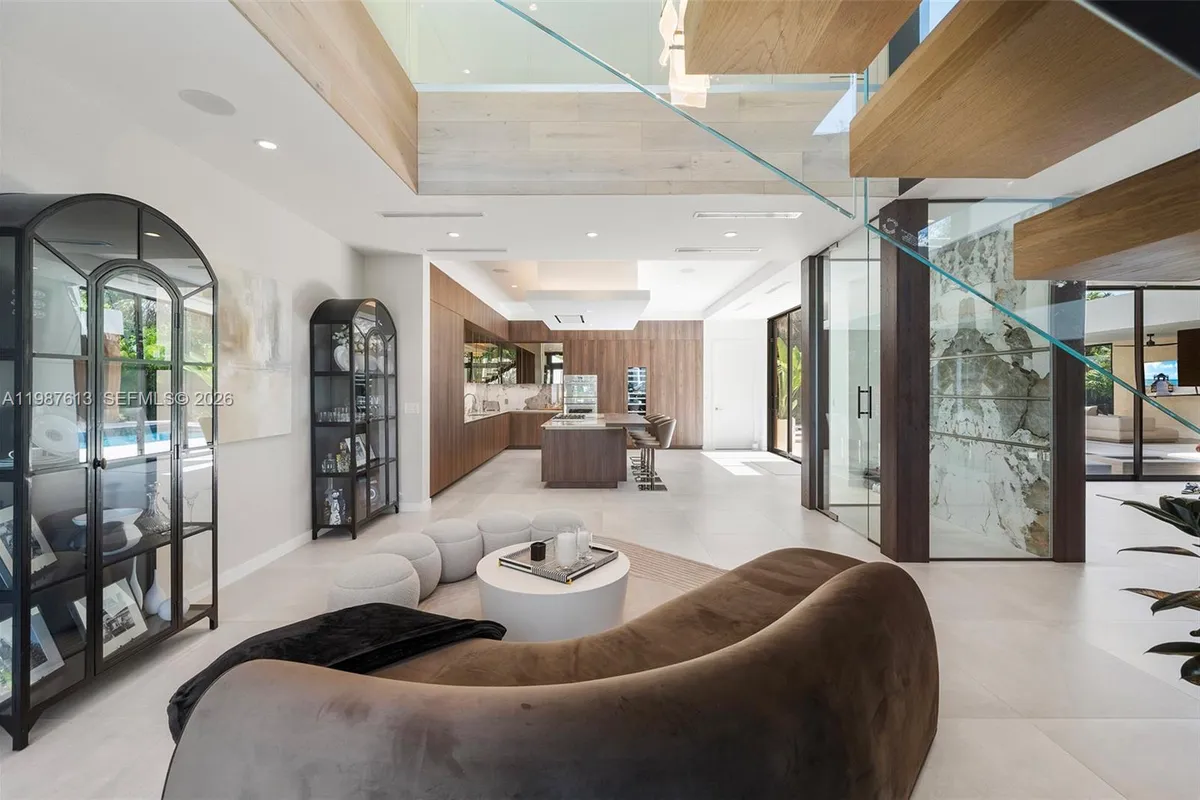 4041 S Le Jeune Rd, Miami FL 33146