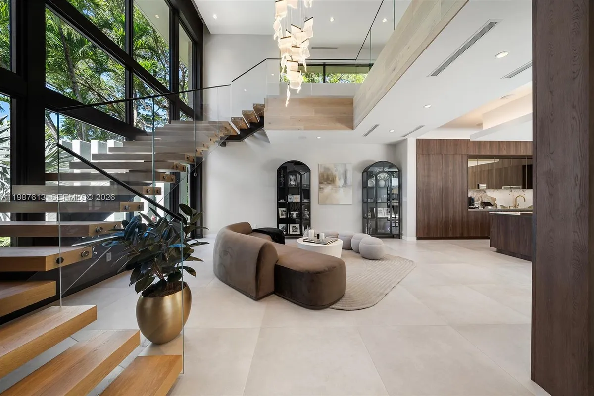 4041 S Le Jeune Rd, Miami FL 33146