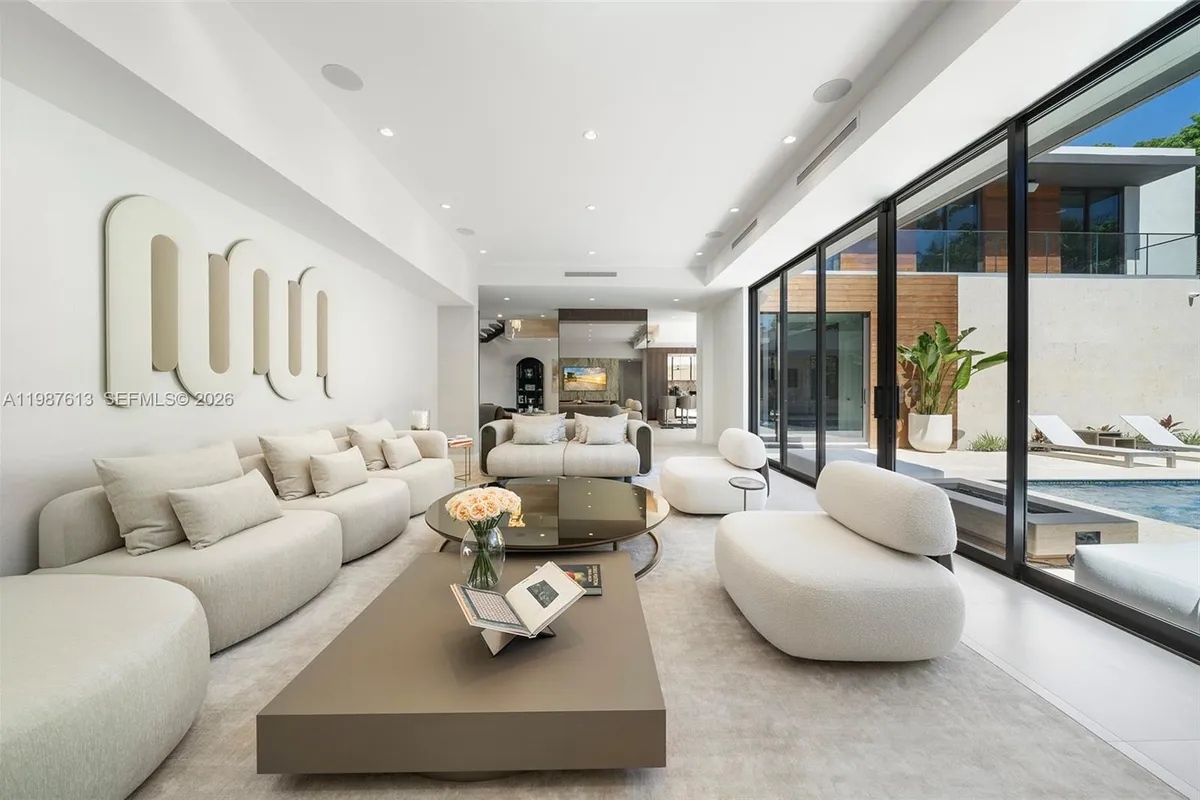 4041 S Le Jeune Rd, Miami FL 33146