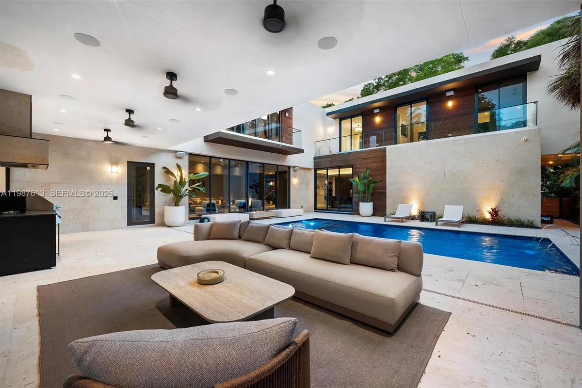 4041 S Le Jeune Rd, Miami FL 33146