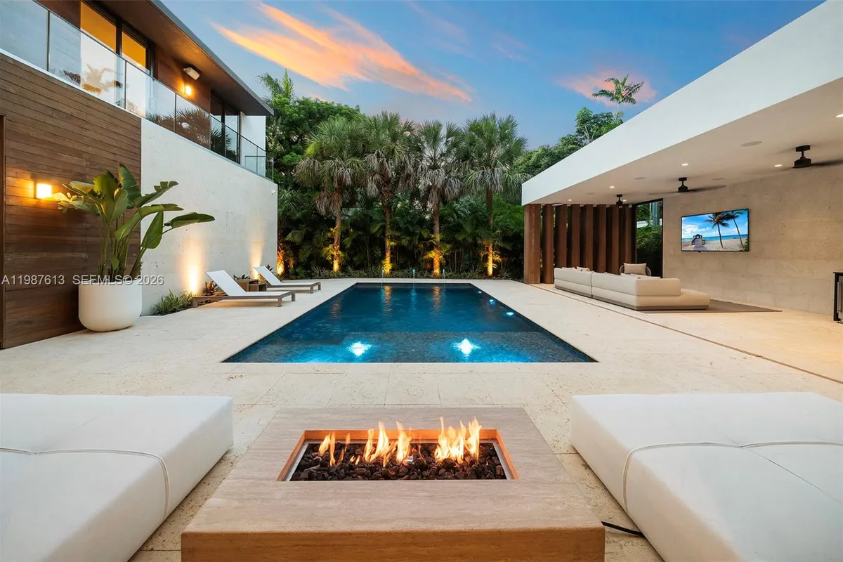 4041 S Le Jeune Rd, Miami FL 33146