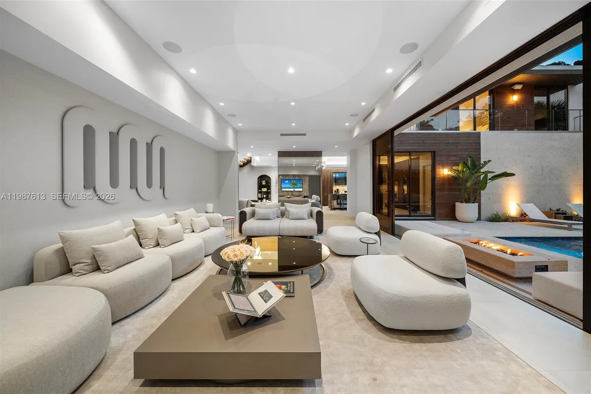 4041 S Le Jeune Rd, Miami FL 33146