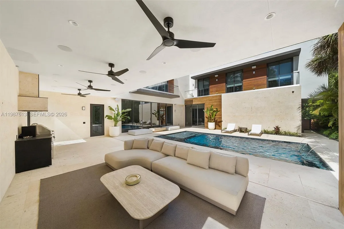 4041 S Le Jeune Rd, Miami FL 33146