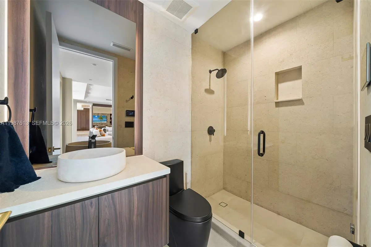 4041 S Le Jeune Rd, Miami FL 33146