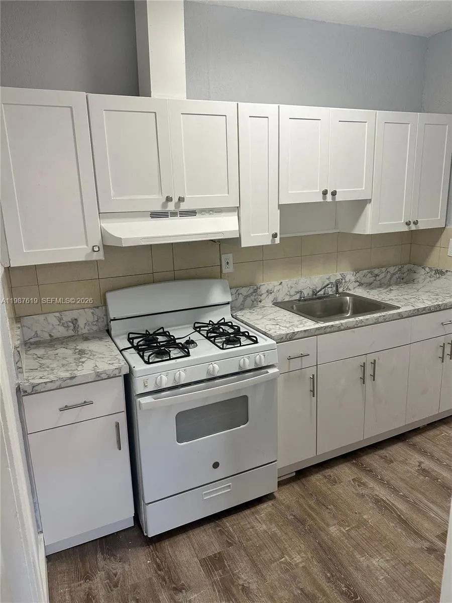 1053 SW 2nd St # 2, Miami FL 33130