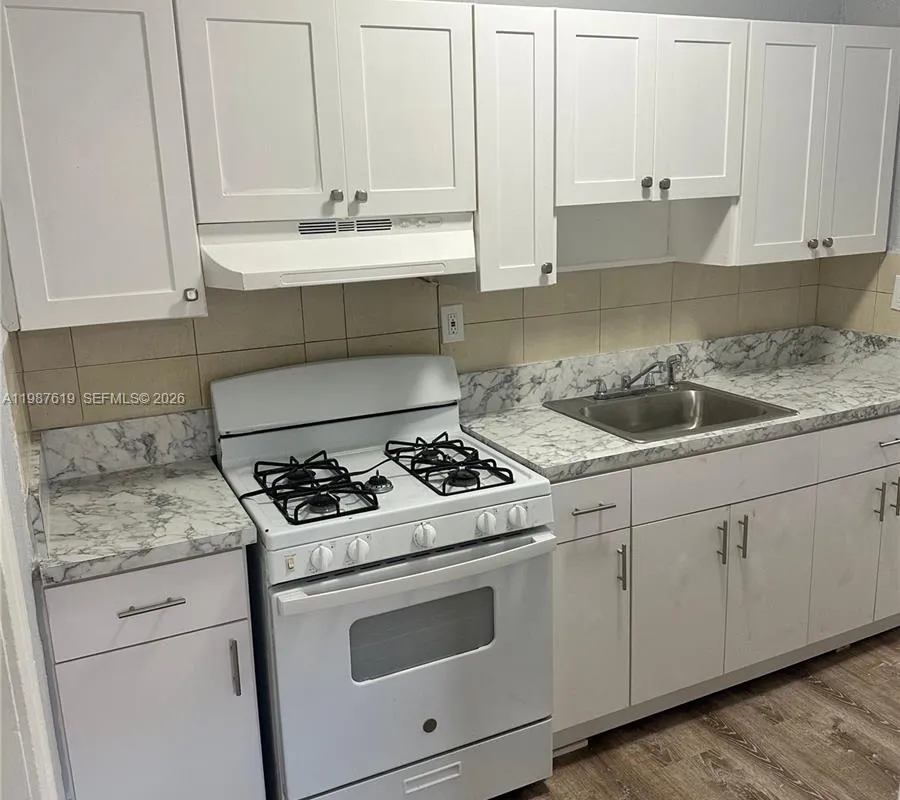 1053 SW 2nd St # 2, Miami FL 33130