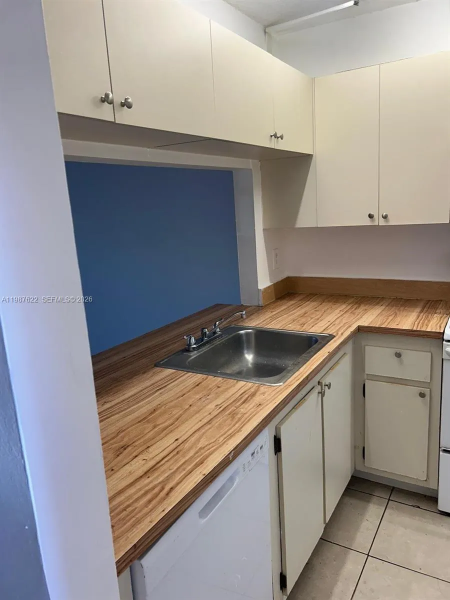 10425 NW 8th St # 103, Pembroke Pines FL 33026