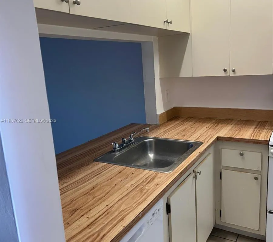 10425 NW 8th St # 103, Pembroke Pines FL 33026