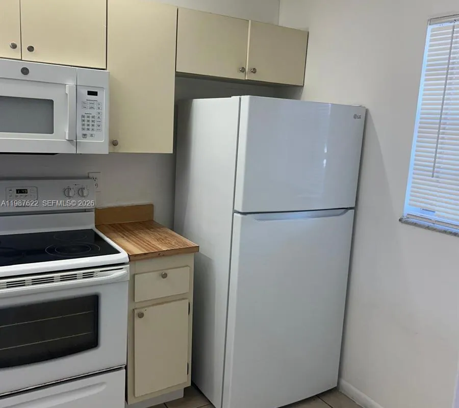 10425 NW 8th St # 103, Pembroke Pines FL 33026