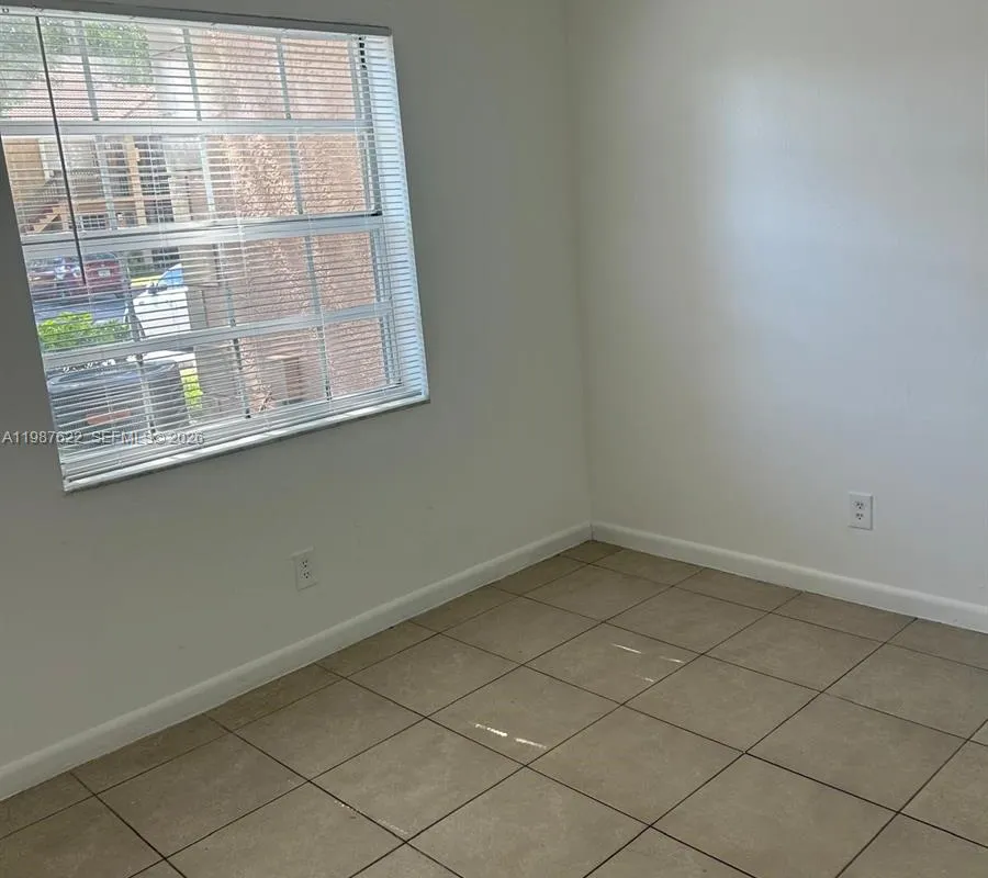 10425 NW 8th St # 103, Pembroke Pines FL 33026