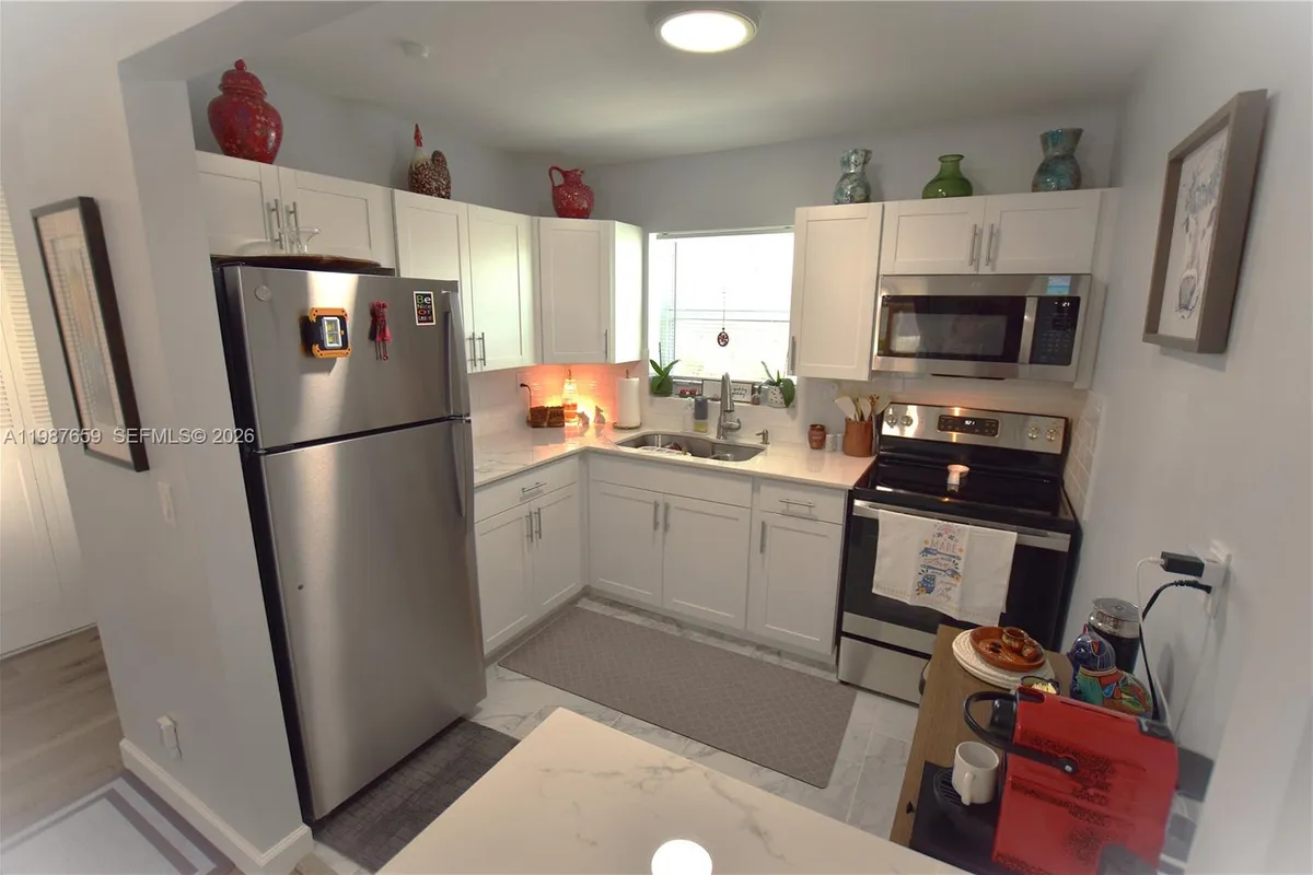 2572 E Emory Dr # F, West Palm Beach FL 33415