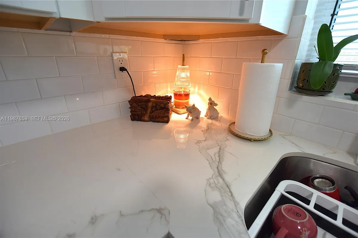 2572 E Emory Dr # F, West Palm Beach FL 33415