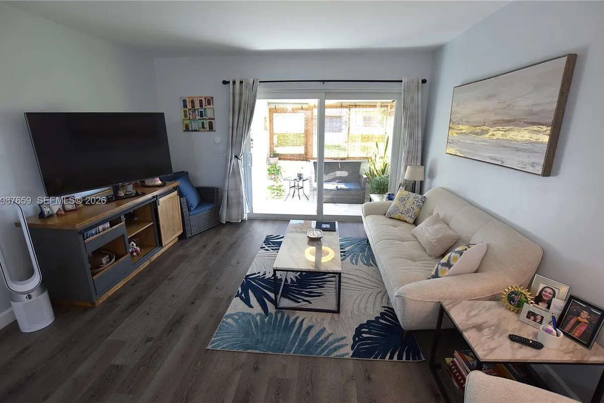 2572 E Emory Dr # F, West Palm Beach FL 33415